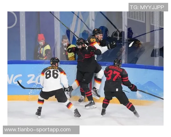 穆勒分享冰球比赛观赛照片感谢好友邀请丰富业余生活