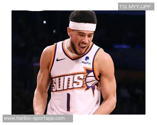 布克第三节发力砍下12分助队逆转全场贡献18分5助攻5抢断表现抢眼 布克第三节发力砍下12分助队逆转全场贡献18分5助攻5抢断表现抢眼