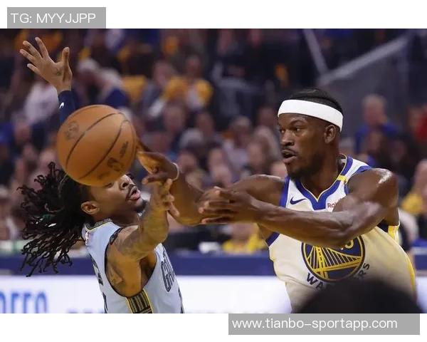 小佩顿谈助攻新高秘诀将球传给库里追梦缺席我努力填补空缺