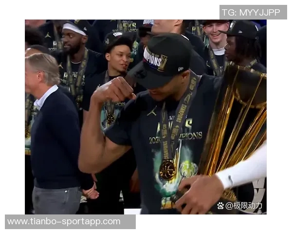 字母哥创历史新高前三场比赛得分破百篮板超四十助攻破十五