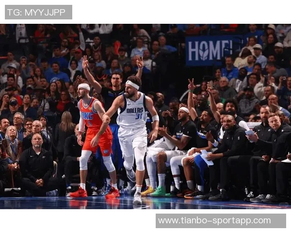 克莱上半场表现出色三分命中率高助球队稳住局势