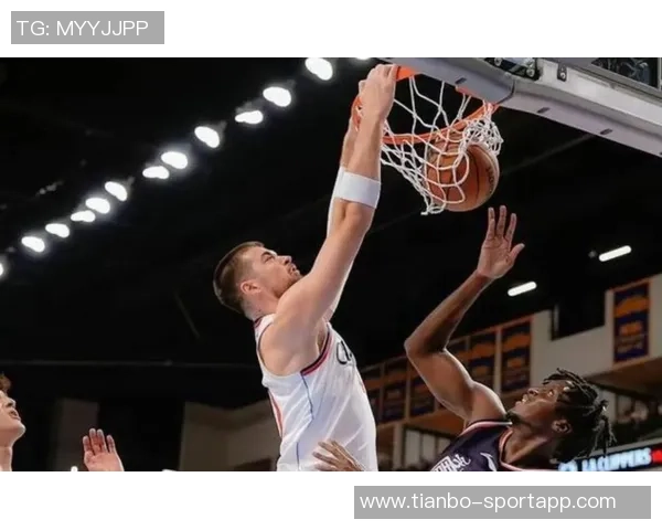 豪泽三分火力全开10投6中助力球队斩获18分3篮板1断1帽