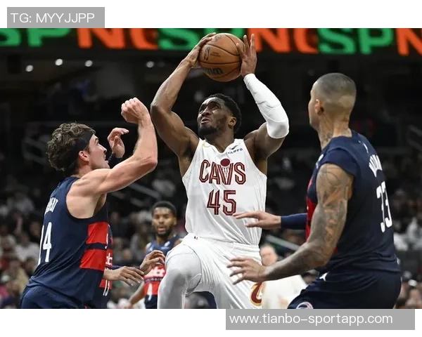 热火首节狂轰53分却遭黄蜂次节逆袭半场仅领先3分 热火首节狂轰53分却遭黄蜂次节逆袭半场仅领先3分